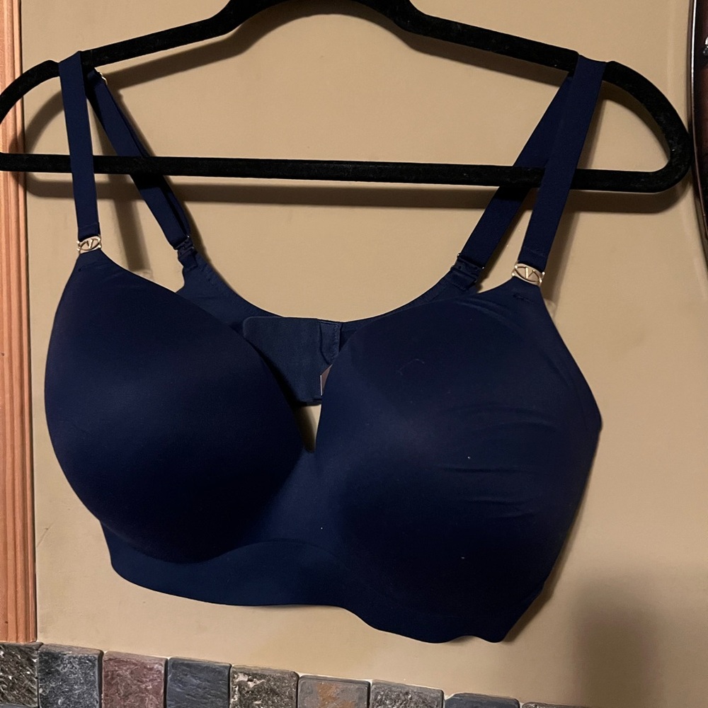 Victoria's Secret Wireless Push Up Bra 38DDD